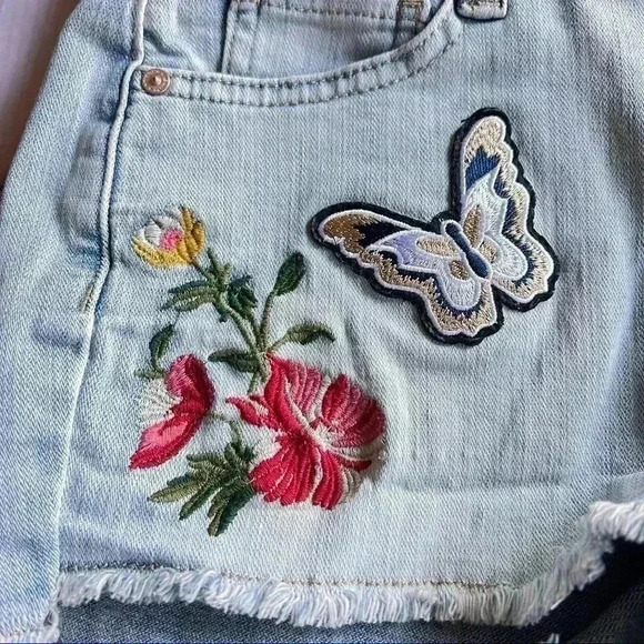 Juniors Arizona Jean Co Shortie Distressed Floral Cut-off Shorts Size 1 - Picture 7 of 10